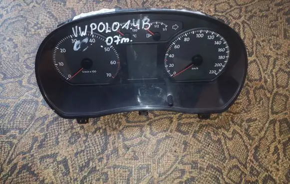 Volkswagen Polo IV 9N3 Speedometer (instrument cluster) 6Q0920803S 14060700307