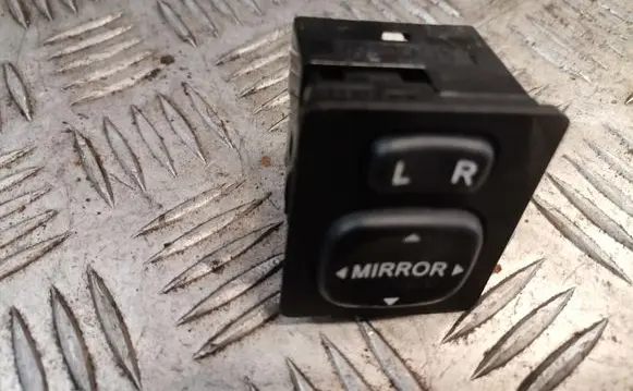 Toyota Yaris Wing mirror switch 769746e