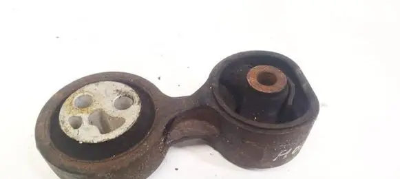 Honda CR-V Engine mount bracket