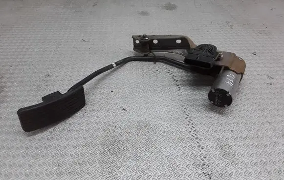 Mitsubishi Pajero Accelerator throttle pedal