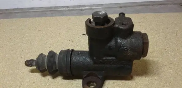 Subaru Outback Clutch slave cylinder 