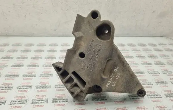 Engine mounting bracket