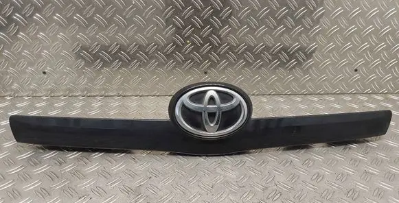 Toyota Verso Trunk door license plate light bar 768110F060