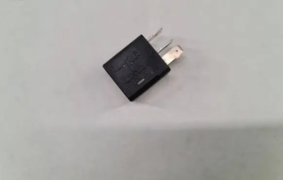 Opel Zafira A Other relay 24432680 70221