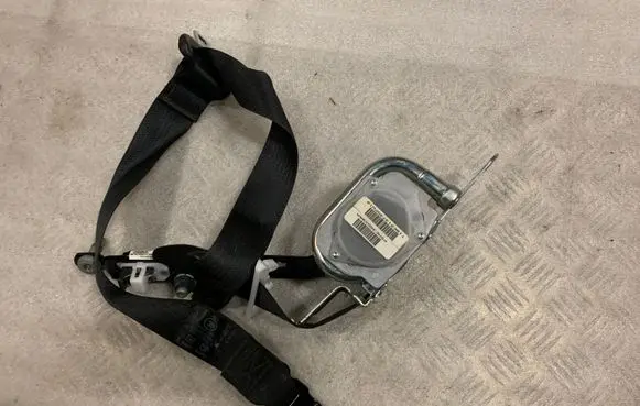 Jeep Grand Cherokee Rear seatbelt 5ME40DX9AA