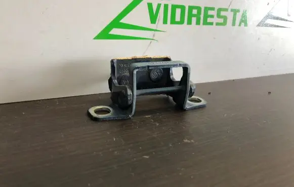 Tailgate/trunk/boot hinge
