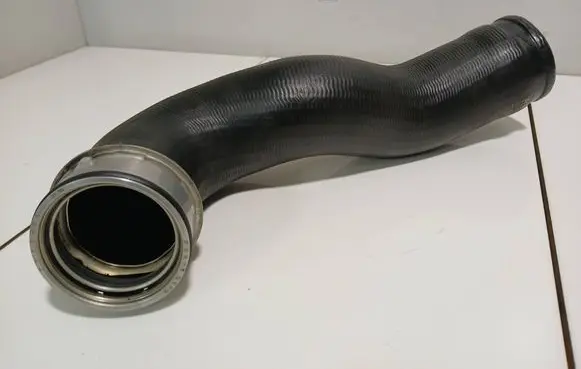 Mercedes-Benz R W251 Intercooler hose/pipe 5674052