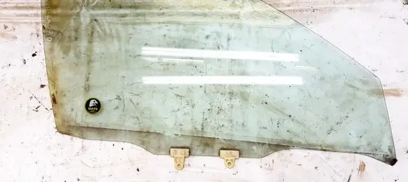 Nissan Altima Front door window glass four-door