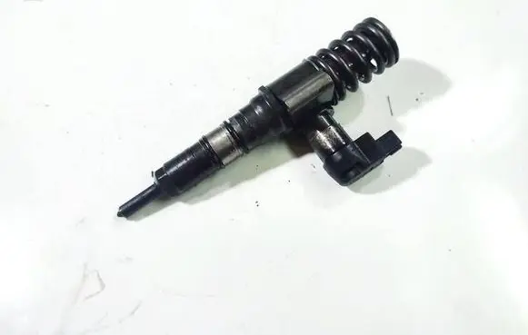 Volkswagen PASSAT B6 Fuel injector 03G130 03G130073G