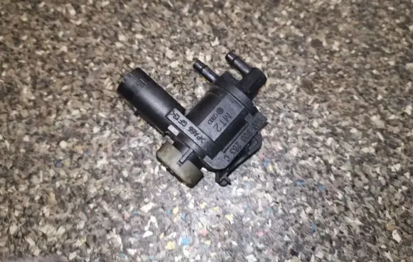 Volkswagen Touareg I Turbo solenoid valve 1J0906283C