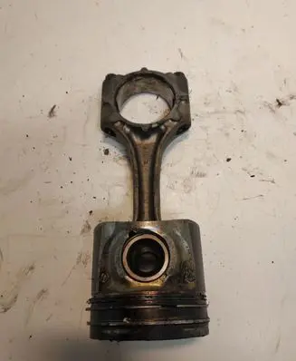 Toyota RAV 4 (XA20) Piston with connecting rod