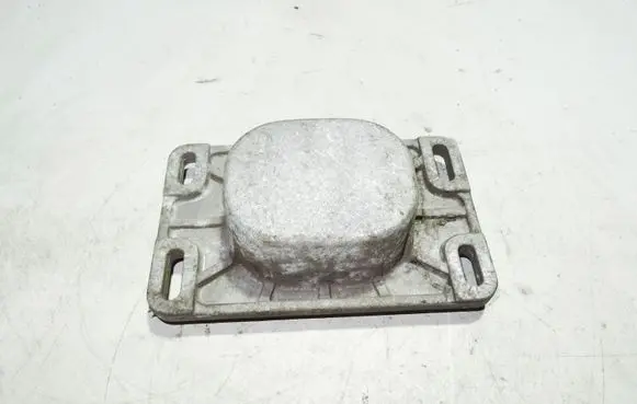 Audi A4 S4 B6 8E 8H Engine mounting bracket 8E0199335K