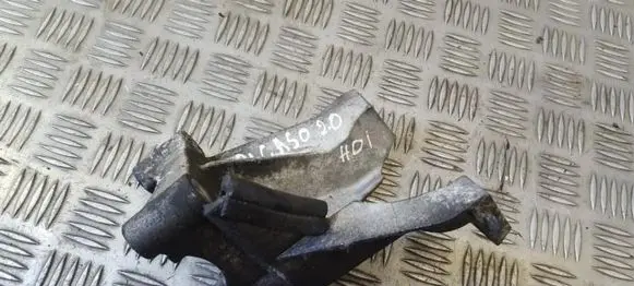 Citroen Xsara Picasso Engine mounting bracket