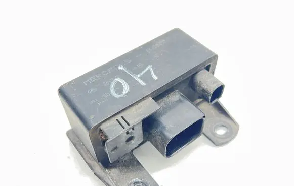 Mercedes-Benz E W211 Glow plug pre-heat relay 0005453516