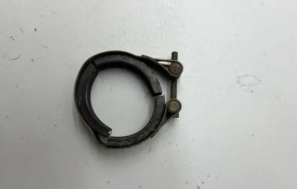 Volkswagen PASSAT B6 Muffler pipe connector clamp 1K0253725