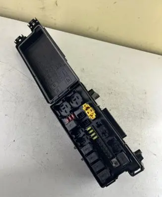 Jeep Grand Cherokee (WK) Fuse module 04692087AB 52561L