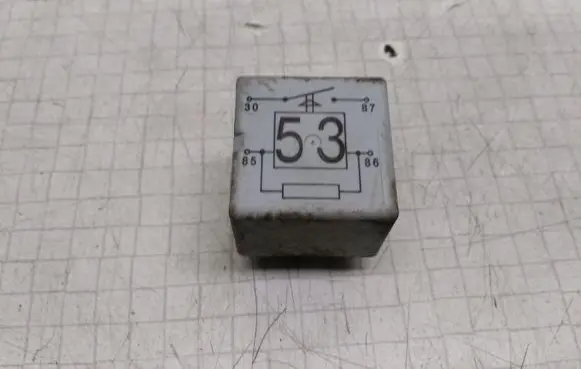 Volkswagen Transporter - Caravelle T5 Other relay 141951253B