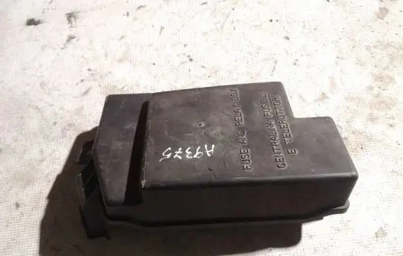 Alfa Romeo 159 Fuse box cover