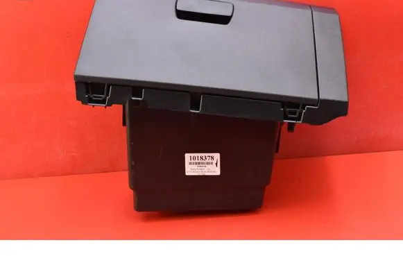 Glove box