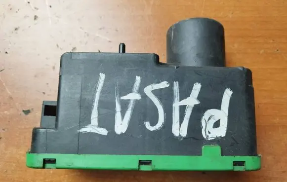 Volkswagen PASSAT B3 Central locking vacuum pump 
