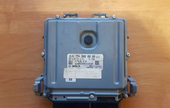 Mercedes-Benz C W205 Engine control unit/module A2749000800