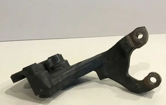 Toyota Hilux (AN120, AN130) Engine mounting bracket