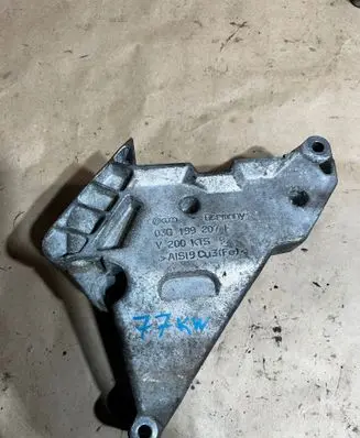 Volkswagen Touran I Engine mounting bracket 03G199207F V200KTS9 AUS190J3F
