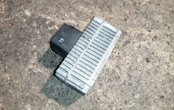 Opel Signum Glow plug pre-heat relay 09132691 51299008