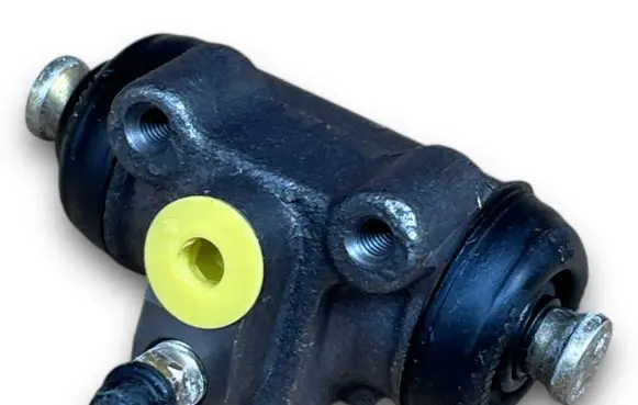 Nissan Terrano Rear brake cylinder 44100-7F001