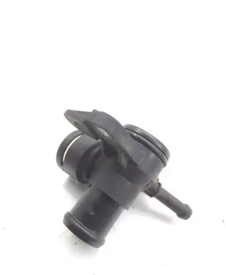 Volkswagen PASSAT B7 Engine coolant pipe/hose 06J121132D