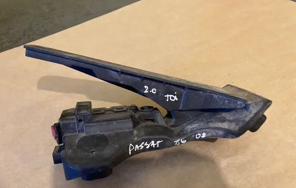 Volkswagen PASSAT B5.5 Accelerator throttle pedal 1K1721503L 6PV00860000 8K0973