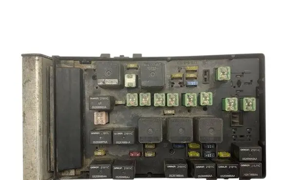 Chrysler Voyager Fuse box set 04727079ACA 64469H T018300537