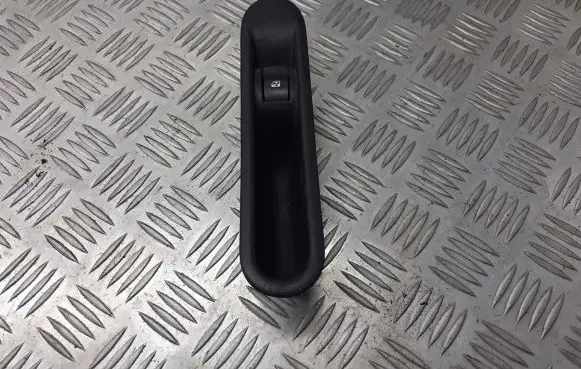 Renault Espace IV Quarter vent window switch 820032794