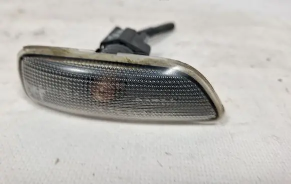Volvo S80 Front fender indicator light 9178687