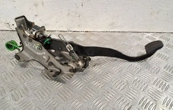 Toyota Verso Clutch pedal 551070F070 050410