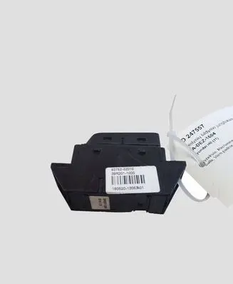 Hyundai i40 Seat heating switch 937523Z010 39R2011000