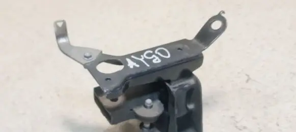 Toyota Aygo AB10 Engine mount bracket