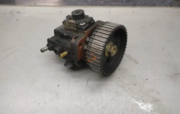 Opel Zafira B Fuel injection high pressure pump 0445010128 0055193840