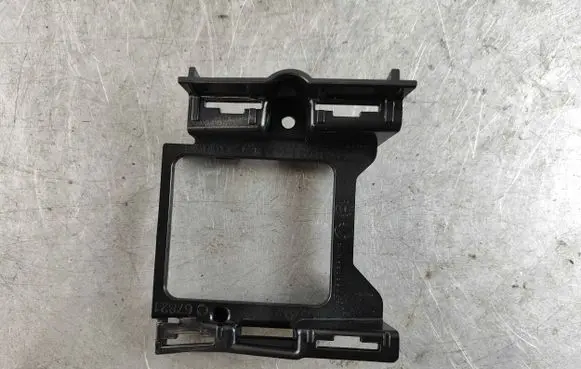 Mercedes-Benz E W213 Front bumper mounting bracket a2138850406