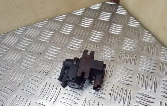 Volvo V50 Turbo solenoid valve 6G9Q9E882