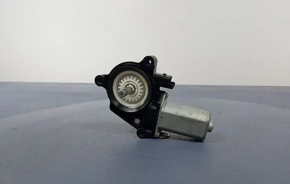 Nissan Qashqai Rear door window regulator with motor C17689100