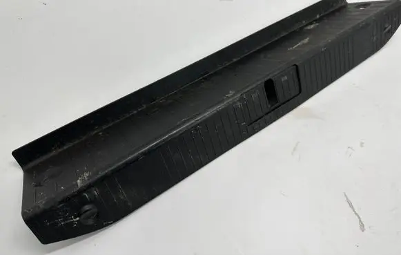 Trunk/boot sill cover protection