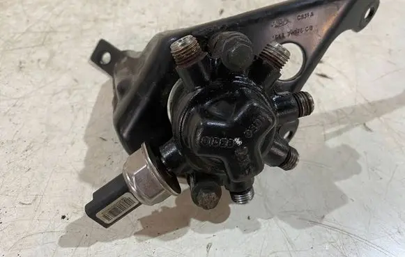 Ford S-MAX Fuel distributor 4M5Q9D280DB