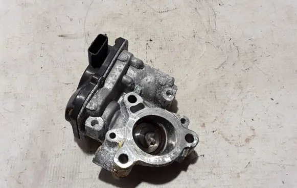 Renault Captur II Electric throttle body valve 147100361R
