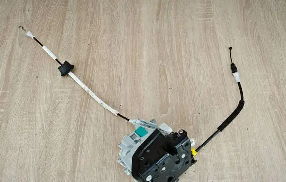 Audi Q5 SQ5 8R Rear door lock 8K0839015G