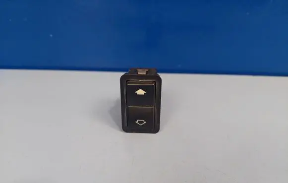 BMW 5 E39 Electric window control switch 8368974