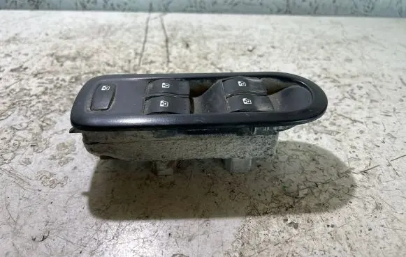 Renault Megane II Electric window control switch 156018070