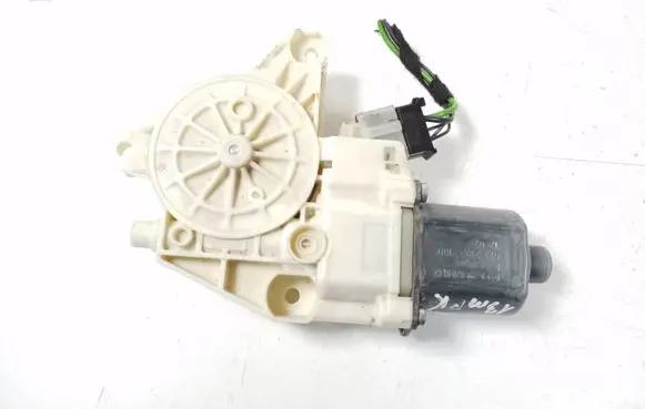 Mercedes-Benz C W204 Front door window regulator motor A2048200142