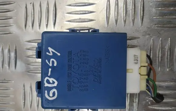 Toyota Auris 150 Door central lock control unit/module 8597012020