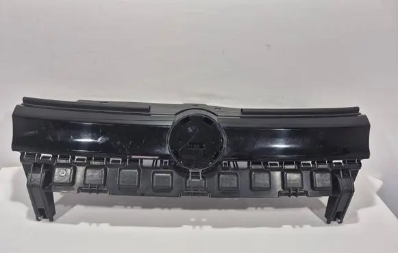 Volkswagen Caddy Front bumper upper radiator grill 2K7807231E